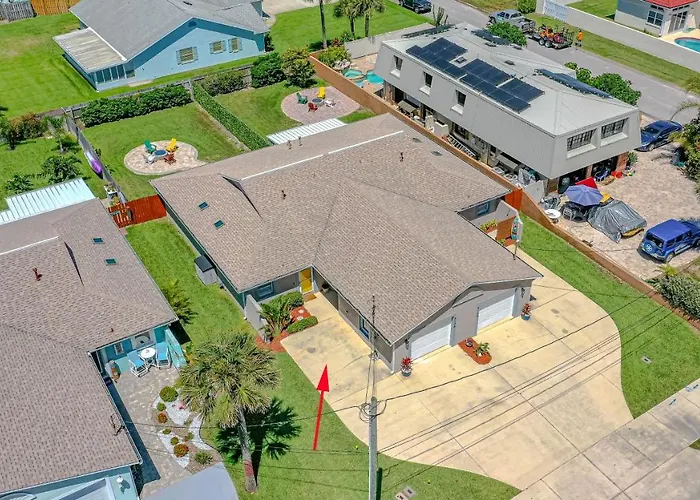Dog Friendly Home Wprivate Fenced Yard, Garage & Fire Pit Steps To The Beach!