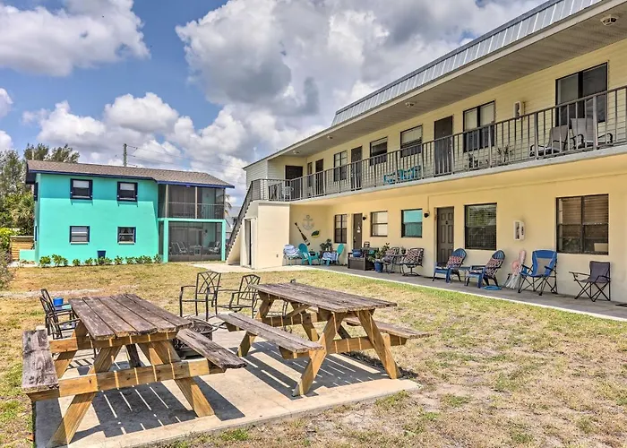 Idyllic Fort Pierce Retreat - Walk To Beach!