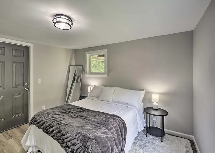 Updated Bristol Retreat ~ 2 Miles To Downtown!