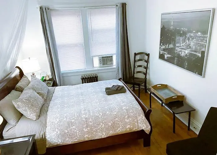 Walk To Forest Park In Comfort!