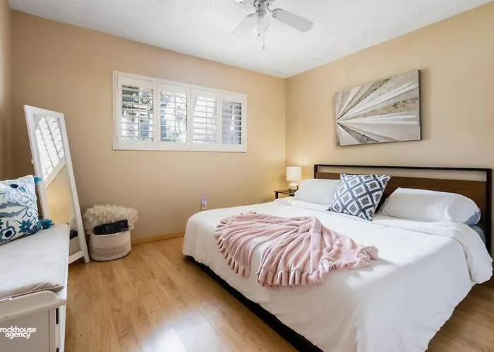 Cozy Hygge Home Centrally Located 2 King Beds