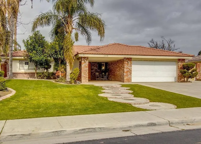 Cozy Hygge Home Centrally Located 2 King Beds