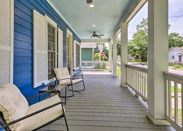 2 Mi To Dauphin St! Charming Home In Mobile
