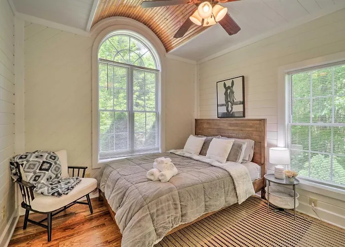 Pond On-Site! Dog-Friendly Blue Ridge Mtn Retreat
