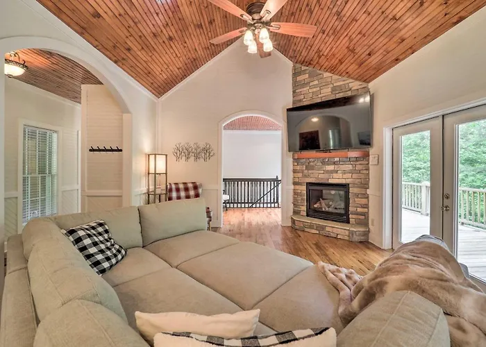 Pond On-Site! Dog-Friendly Blue Ridge Mtn Retreat