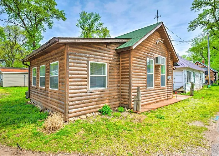Historic Cabin Retreat: Steps To Okoboji Lake