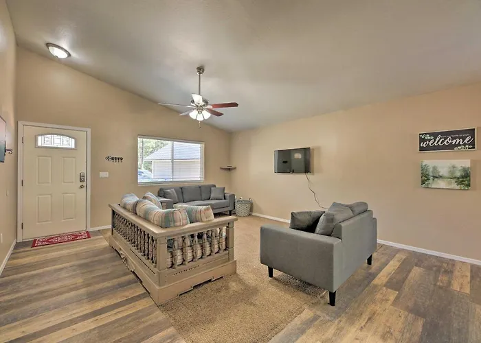 Fenced Yard, Fire Pit: Quiet Show Low Home!