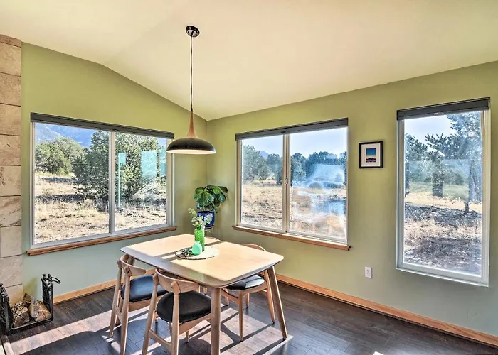Cozy Remote Retreat • Mountain Views • Stargazing