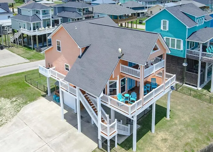 Beautiful Front Row Views - Tiki Bar - Playground