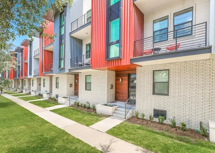 Fully-Furnished Townhouse With Luxury Amenities