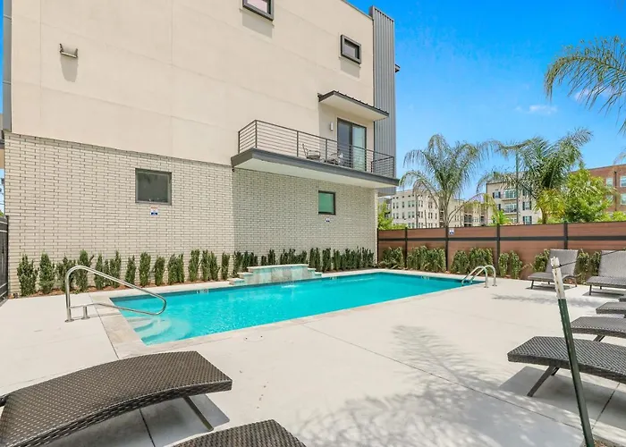 Fully-Furnished Townhouse With Luxury Amenities