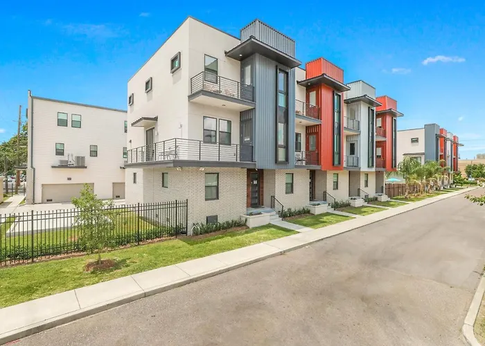 Fully-Furnished Townhouse With Luxury Amenities