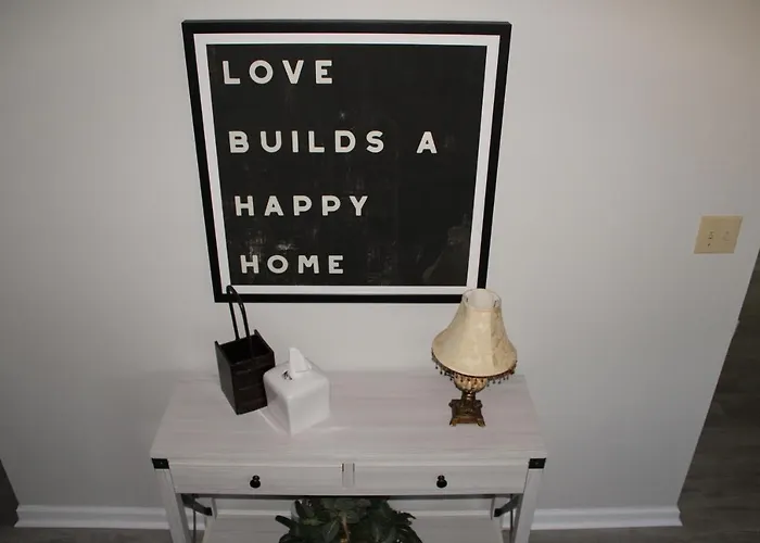 Cheerful 2-Bedroom, 2 Bath With Private Parking