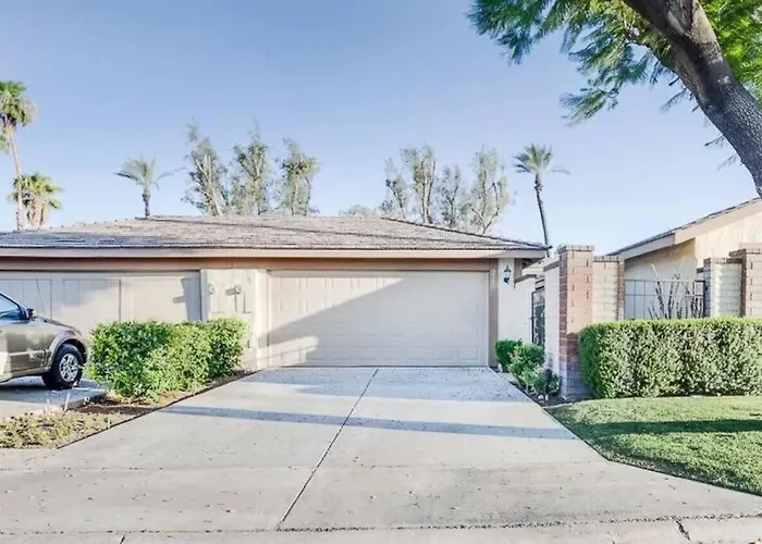 Private Country Club Condo On Awesome Golf Course!