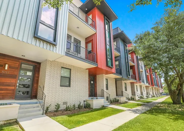 Private Townhouse In A Secure Location