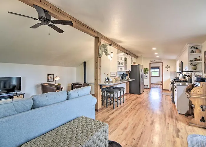 Lovely Barn Loft W/ Mountain Views On Horse Estate