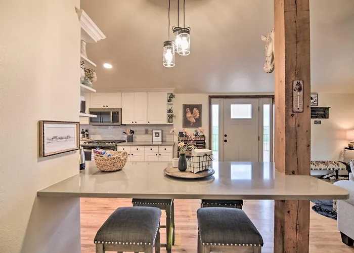 Lovely Barn Loft W/ Mountain Views On Horse Estate