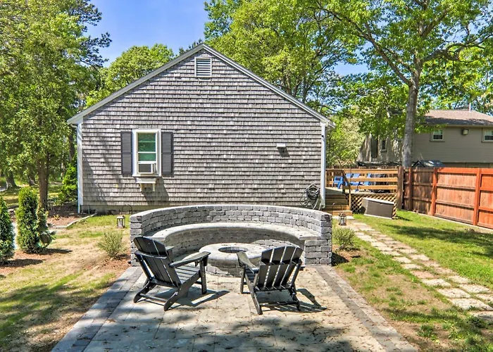 Cape Cod Escape ~ 2 Mi To Beaches & Dining!