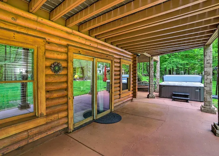 Classy Home W/ Hot Tub: 2 Mi To Lake Access!