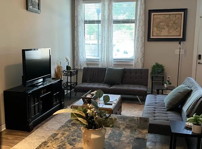 Uptown Townhouse Studio Apartment -Wifi-10 Min Walk To Spectrum Center