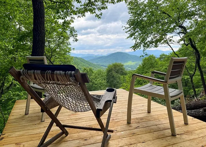 8 Acres + Hiking Trails: Little Switzerland Escape