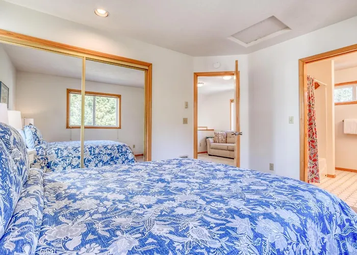 Puffin Hollow - Meredith Lodging