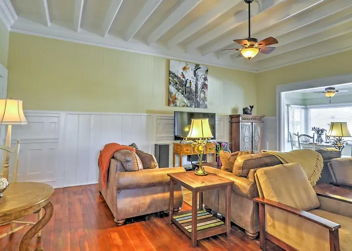 Carpinteria Apt W/ Hot Tub - 10 Min Walk To Beach!