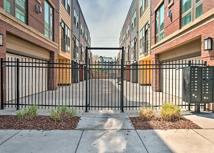 Rooftop Deck & City Views: Denver Abode!