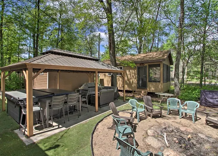 Dock, Sauna & Hot Tub! 'Loon Lake Lodge'