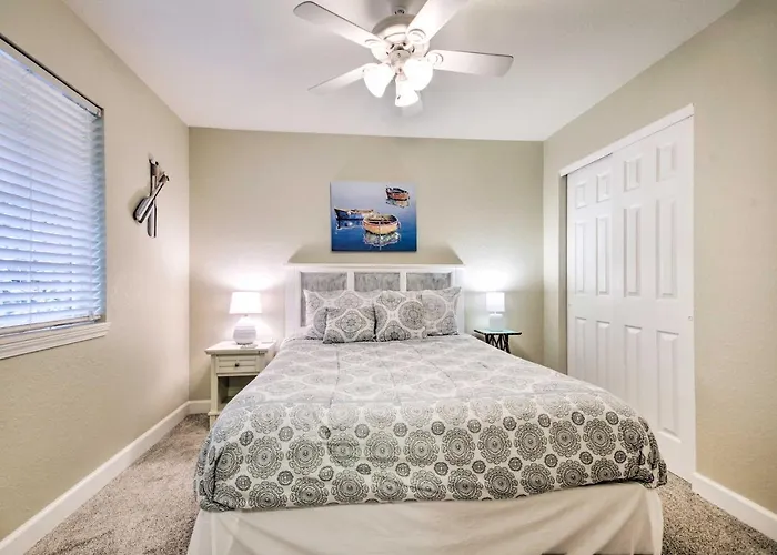 Furnished Balcony, Pool! Waterfront Lake Ozark Gem