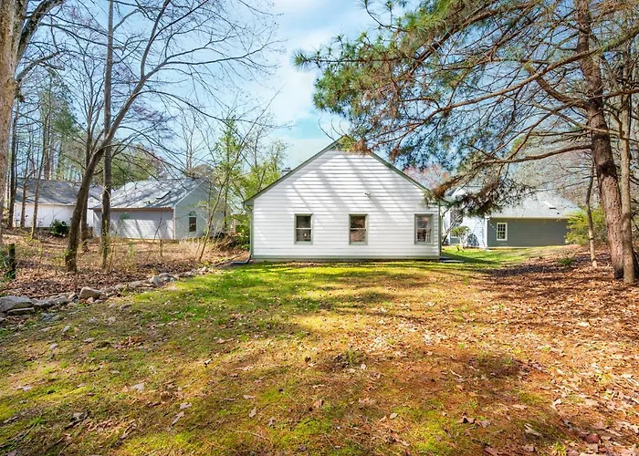Cozy Industrial Kildaire Farms Home- Near Downtown