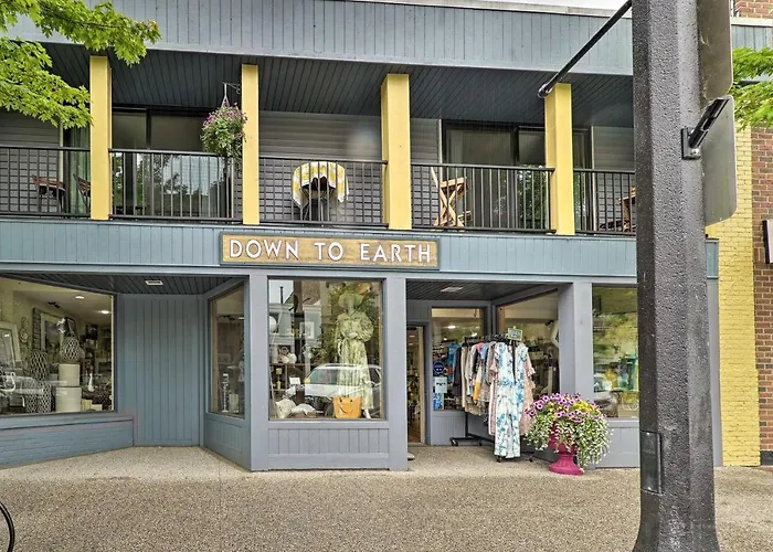 Cute Grand Haven Apartment: Walk Downtown Streets!