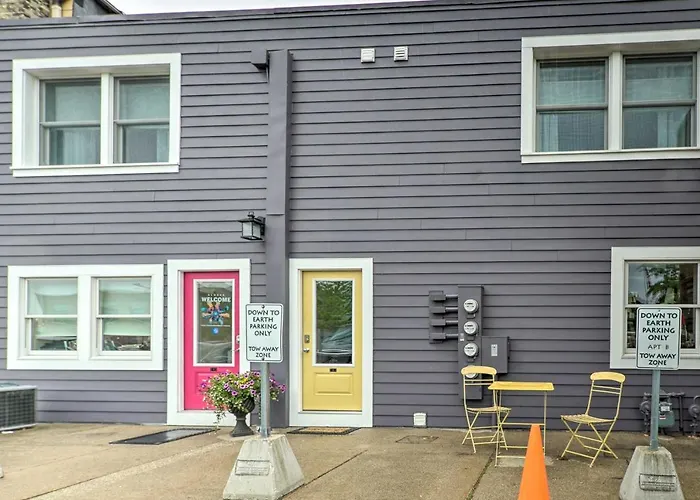 Cute Grand Haven Apartment: Walk Downtown Streets!