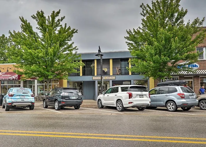 Cute Grand Haven Apartment: Walk Downtown Streets!