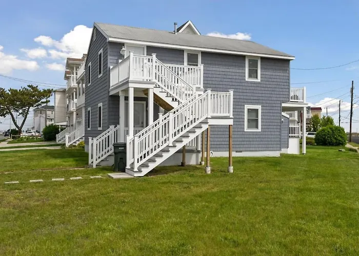 Spectacular 3 Bedroom Condo One Block To The Beach