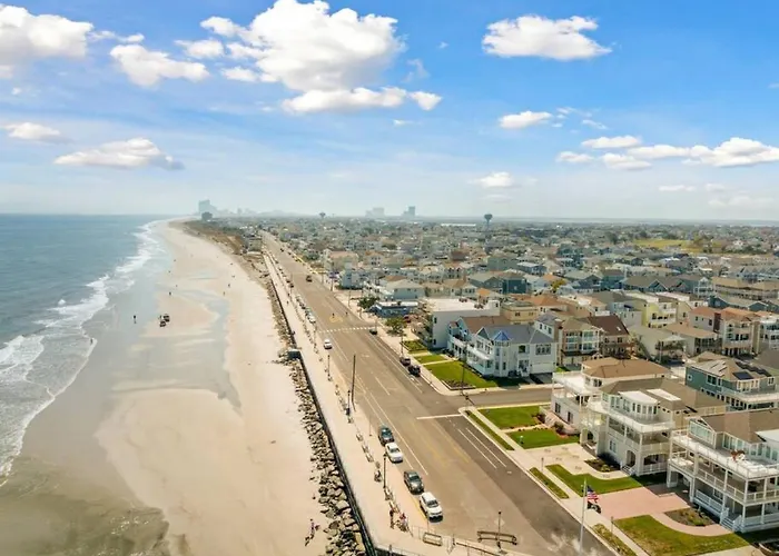 Spectacular 3 Bedroom Condo One Block To The Beach
