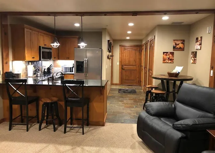 Penthouse Mountain Haven Community Dry Sauna & Steam Room