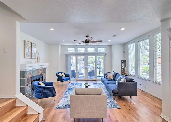 Oceanside Home W/ Rooftop Views - Steps To Beach!
