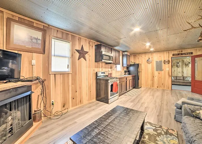 Charming New Concord Cabin On 50-Acre Farm!