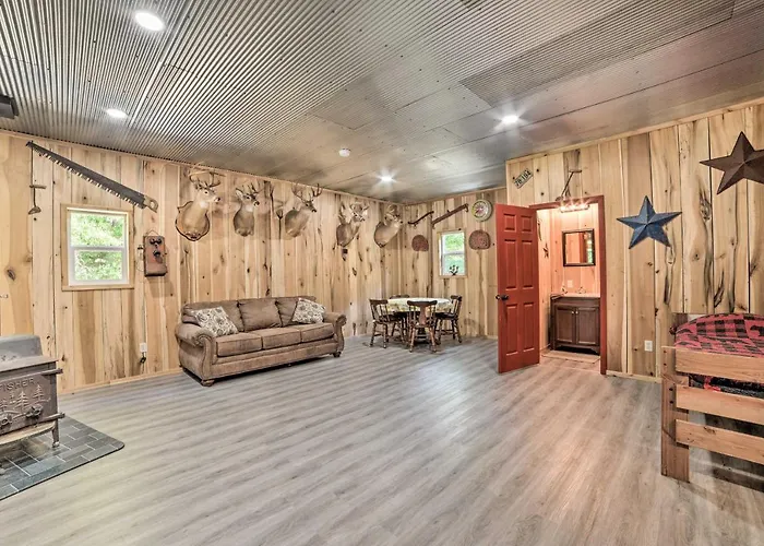 Charming New Concord Cabin On 50-Acre Farm!