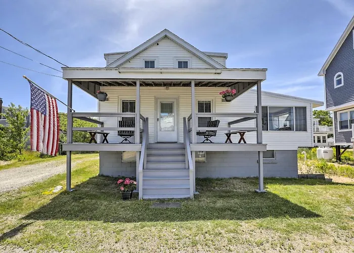 Plum Island Retreat ~ 1-Block Walk To Beach!