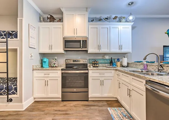 Dauphin Island Retreat: 2 Blocks To Beach!