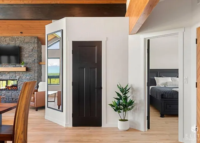 Luxury Living At The Eagles Perch Palmer Ak