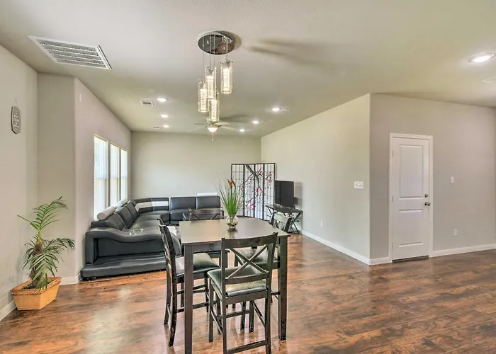 7 Mi To Gulf: Family Home W/ Yard In Texas City