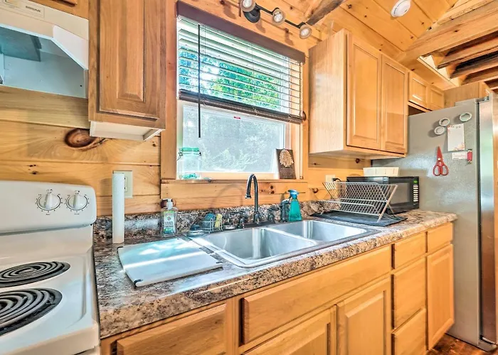 Peaceful Decatur Cabin W/ Grill & Fire Pit!