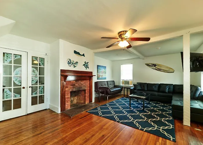 7 Beachside Inn