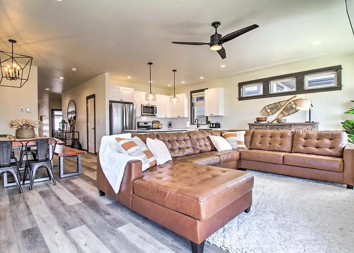 Modern Bozeman Family Townhome W/ Hot Tub!