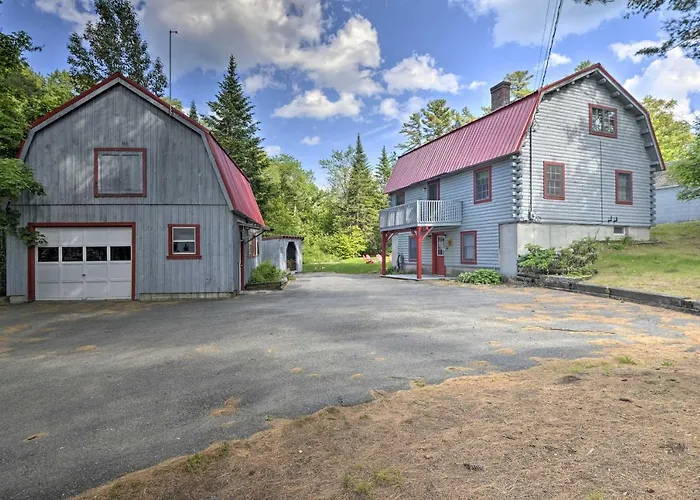 All-Season Sanctuary: Steps To Moosehead Lake
