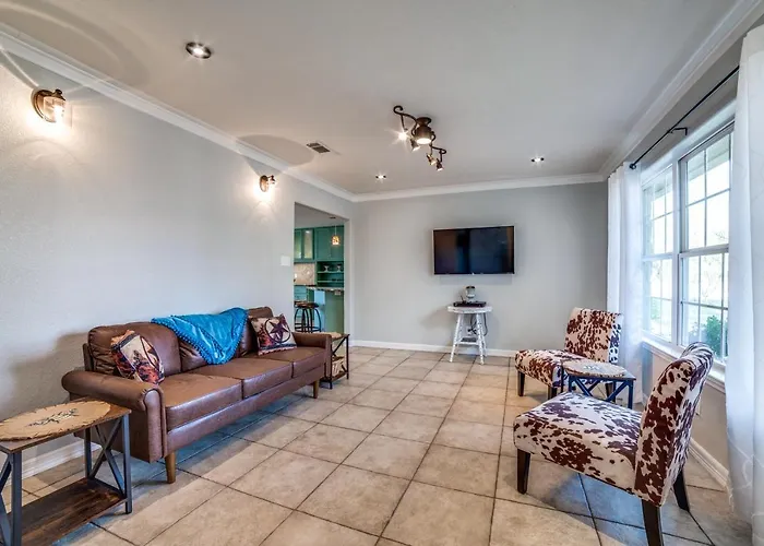 5 Bdrm Home On 2 Acres Mins To Wineries Private Heated Pool And Hot Tub