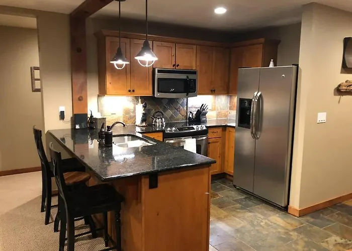Penthouse Mountain Haven Community Dry Sauna & Steam Room